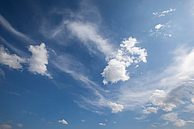 课代表趴下让我捅：校园暴力惊悚瞬间：推倒课代表喊“捅”