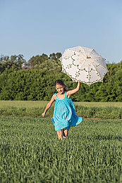 娇小枯瘦女巨大黑人迪克：娇小与巨汉，挑战极限！