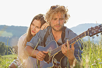 跨越种族黑白配娇小：黑白配女神，突破界限成焦点-1