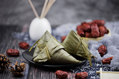 男人和女人在床上的app:游戏新体验,情感互动引关注-1