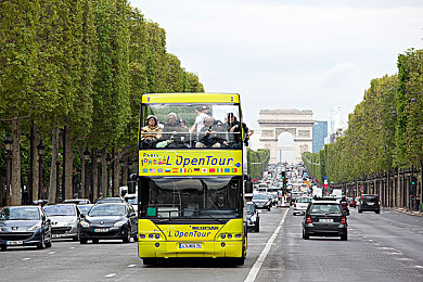 老卫淑蓉厨房激情：烹饪达人秀厨艺，厨房成为欢乐源泉