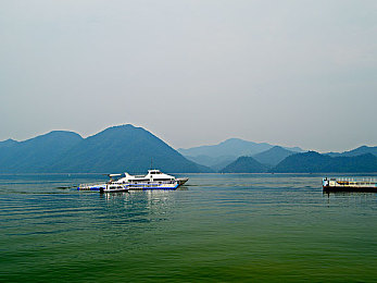 精品五月天:五月天新专辑来袭,感动再续-1