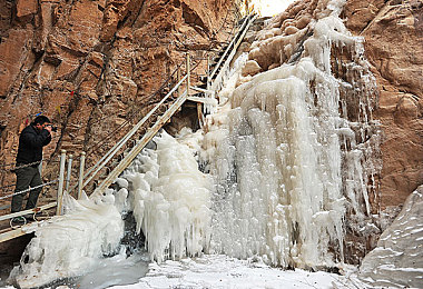 男按摩师把她弄高潮：按摩师手法太妙？顾客意外体验高潮-2