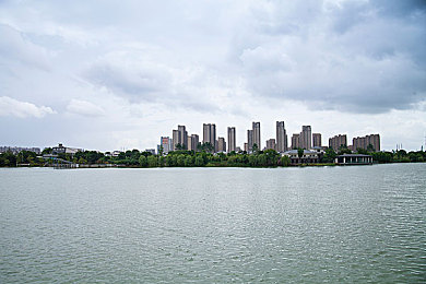 阿娇被揉到高潮下不了床：阿娇按摩意外高潮，体验惊人