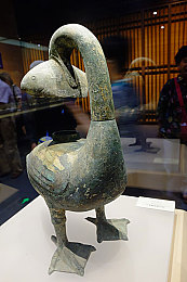 美女脱衣App:脱衣App引关注,隐私安全引担忧-1