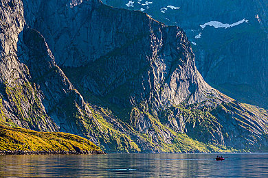 男男黄色视频免费网址入口：网传“免费入口”引关注，警方提醒警惕！