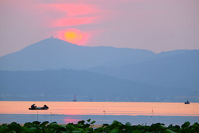 一小孩半夜喂女孩吃钢筋视频：惊悚一幕：孩童喂食钢筋，社会安全引关注-2