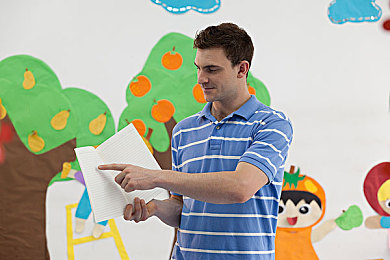 几个男的不戴套 一个女的：性行为防护缺失引关注-2