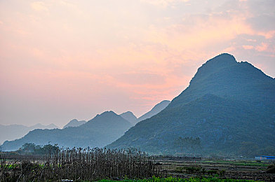 X姓女RAPPER的家乡特色：音乐新星家乡探秘，乡土情怀醉人心-1