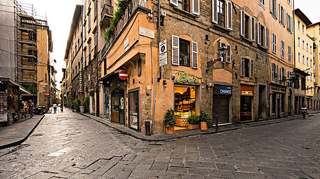 传媒春节回家相亲孟孟：春节邂逅：传媒女与市场经理的爱情故事