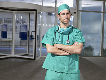 黑人巨大怪物吊：惊险非洲表演，文化魅力引关注-3